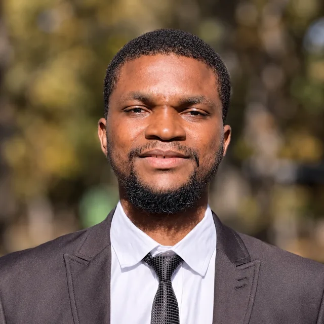 Portrait of Dr. Ayanfe Oluyomi